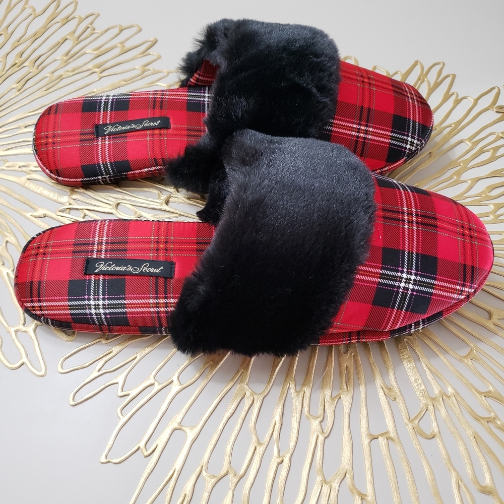 VICTORIA'S Secret Red Plaid Slipper Set NWT - Picture 7 of 13